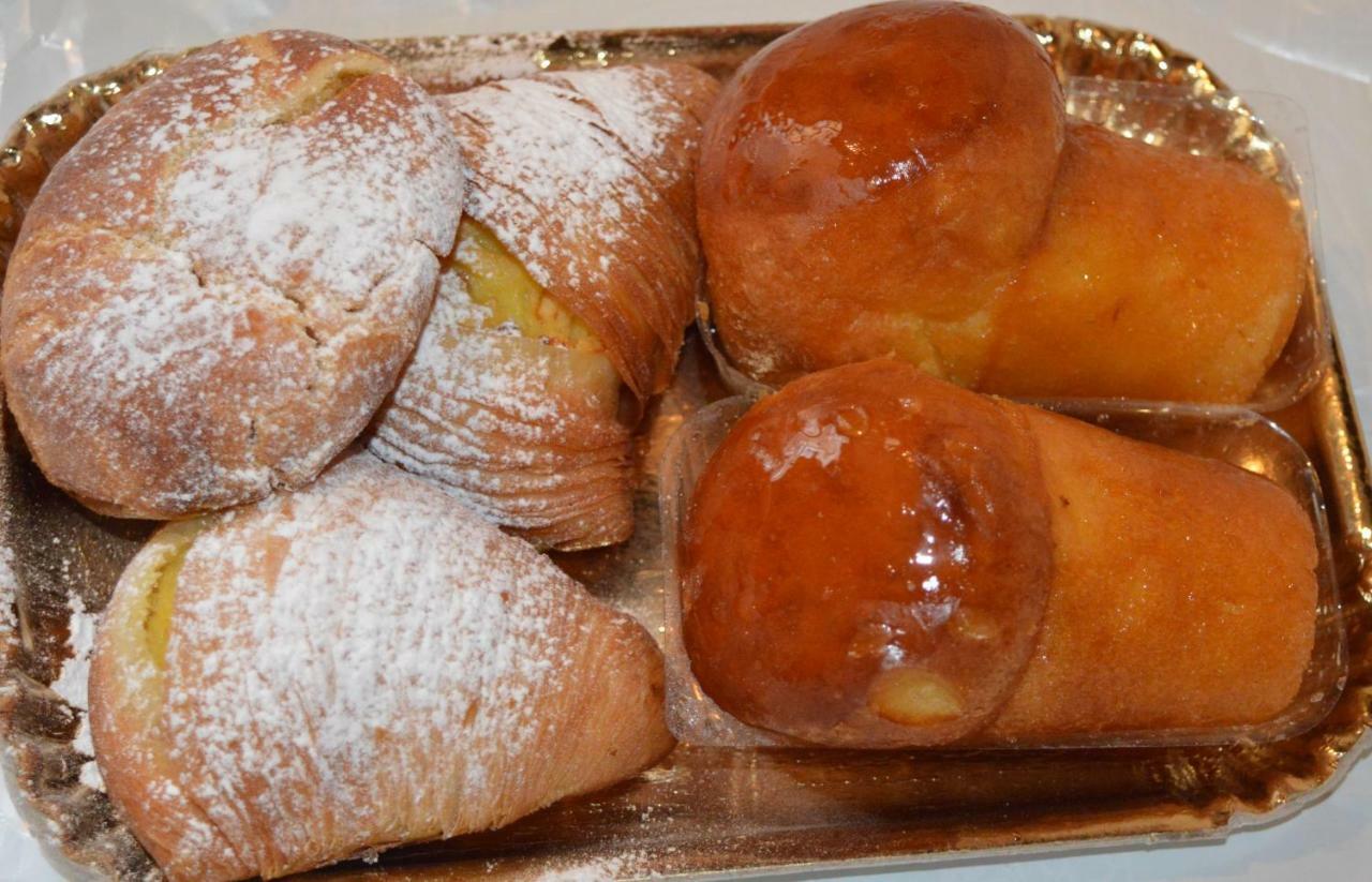 L'atrio Di San Gennaro * Naples